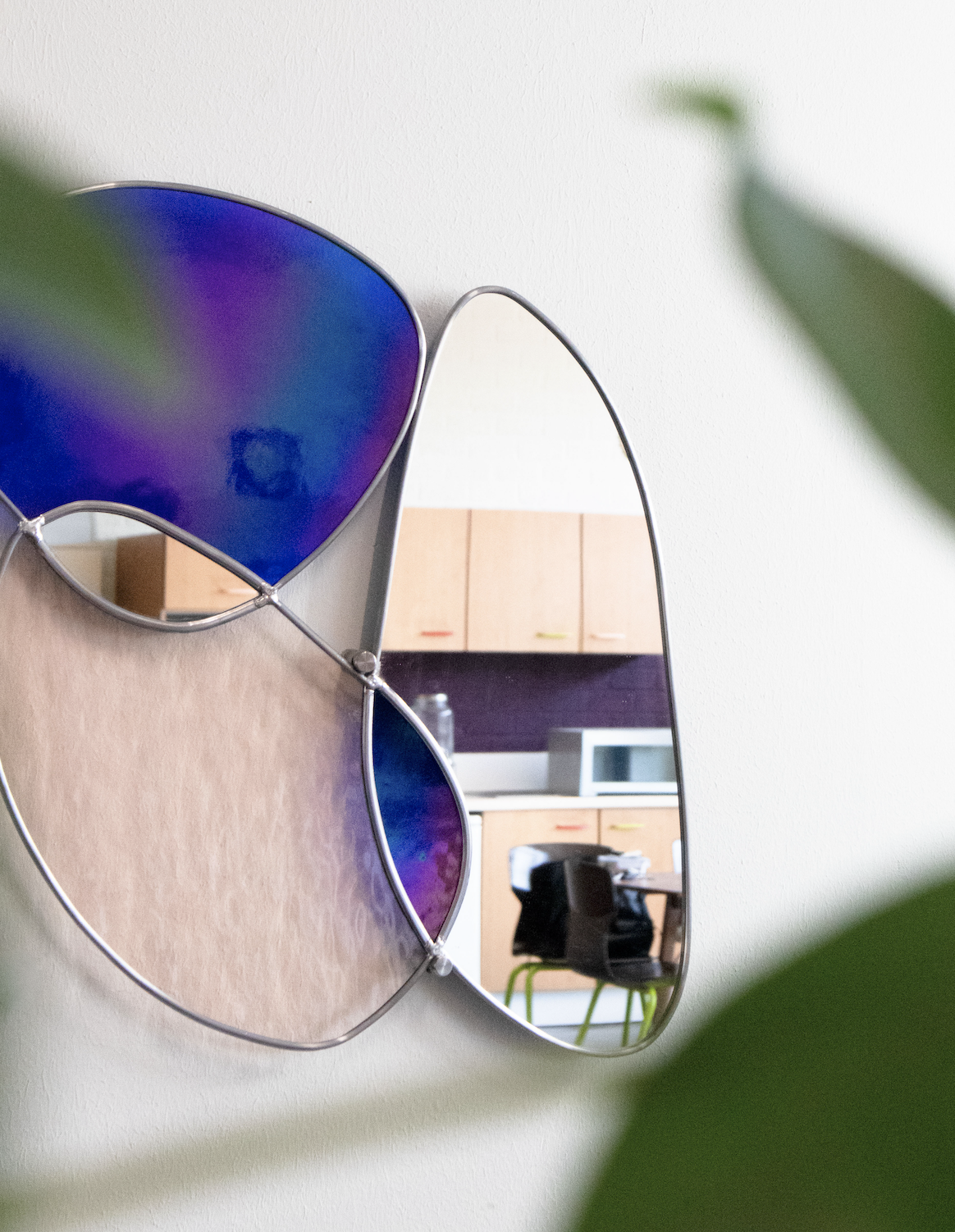Glas-in-lood wanddecoratie met spiegel en blauw glas